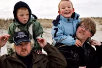 Ngắm cặp sinh đôi khác cha cực hiếm cực yêu