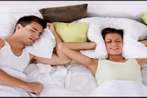 Cách làm sinh tố táo, cà rốt, chanh, gừng trị ngủ ngáy 