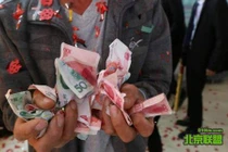 Showroom ô tô gây sốt với màn vồ tiền thưởng bá đạo