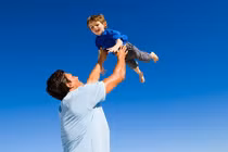 Chơi đùa kém hiểu biết, cha mẹ khiến con mang tật suốt đời