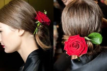 Những kiểu tóc cài hoa lãng mạn xinh hút hồn ngày 8/3