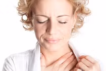 Chẳng cần mua thuốc, làm theo 7 cách này hết ngay rát họng