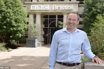 Sau tai nạn, MC đài BBC nghĩ mình đang sống năm 1950