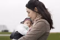 Mẹ đơn thân khổ sở khi suốt ngày bị gạ tình