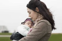 Mẹ đơn thân khổ sở khi suốt ngày bị gạ tình