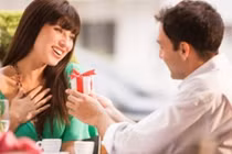 Món quà kỳ quái của cậu em chồng tặng chị dâu ngày 8/3