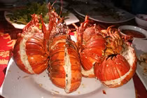 Phượt những hòn đảo nổi tiếng VN với món tôm hùm ngon, rẻ