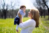 Hướng dẫn cách tắm nắng cho bé vào mùa đông