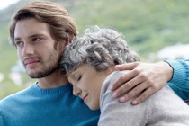 Muốn hủy hôn vì chồng sắp cưới luôn coi mẹ là nhất