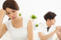 Nổi khùng ly hôn vì câu “chỉ mẹ anh mới phục vụ anh”