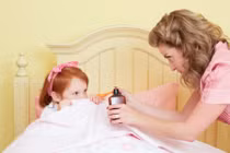 5 loại thuốc cho bé nhất định phải có lúc giao mùa
