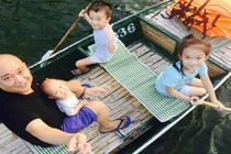 Ông bố đơn thân Việt một nách nuôi 3 con nhỏ 