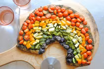 Cách làm bánh pizza cầu vồng vô cùng đơn giản đẹp mắt