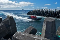 Khám phá hòn đảo xa xôi nhất thế giới