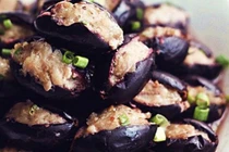 Các món nấu cùng quả trám ngon lạ vét cạn niêu cơm