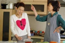 Mẹ chồng phát điên khi con trai tặng quà vợ ngày 8/3