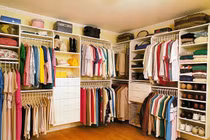 8 lỗi treo quần áo trong tủ khiến hàng hiệu cũng phải “đội nón ra đi“