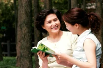 Sự thật bất ngờ đằng sau những lời khen của mẹ chồng