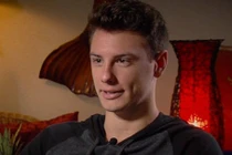 Bệnh lạ khiến nam sinh “ngủ như chết“ 20 giờ mỗi ngày mới đủ