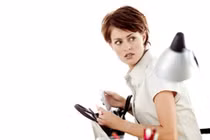 Điên đầu vì vợ có tật táy máy nhưng không thể ngăn