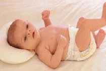Tác hại của gối ngủ chống lõm đầu cho bé sơ sinh