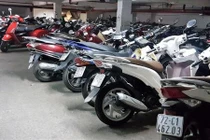 Bãi giữ xe quận 1 khan hiếm, nhân viên chỉ nhận xe gửi nhanh