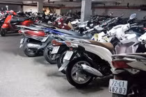 Bãi giữ xe quận 1 khan hiếm, nhân viên chỉ nhận xe gửi nhanh