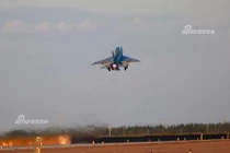 Bất ngờ: Trung Quốc mang J-7 ra bay ngập trời