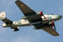 Oanh tạc cơ Mỹ 80 tuổi vẫn bay giữa trời xanh