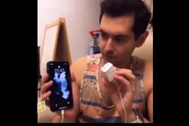 Video: Sao trên đời lại có những người “lầy lội” thế này?