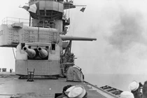 Kỳ lạ tàu sân bay trang bị hải pháo siêu "khủng" của Hải quân Mỹ