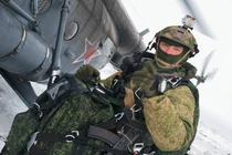 Mục kích lính Nga-Belarus nhảy dù dưới cái lạnh âm độ