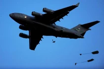 Tròn mắt trước dàn vận tải cơ "khủng" của không quân Mỹ