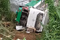 Xe khách chở 42 người lao xuống vực đèo Lò Xo, 3 người chết