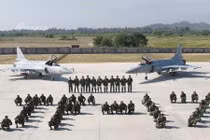 Hình bóng Trung Quốc trong chiếc JF-17 thứ 100 của Pakistan
