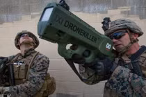 Sợ flycam, Mỹ chế rocket bắn máy bay không người lái