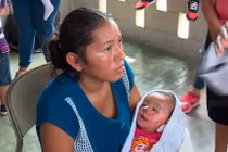 Mẹ đứng tim phát hiện con gái sống lại trong lễ tang