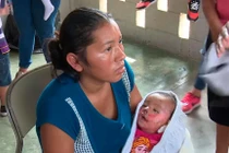 Mẹ đứng tim phát hiện con gái sống lại trong lễ tang