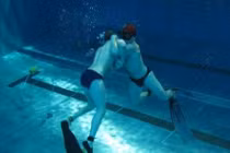 Kỳ dị màn đấu vật dưới nước của người nhái Nga