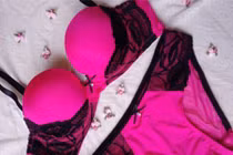 Chết sốc bí mật bộ đồ lót chồng tặng vợ nhân ngày lễ Tình Nhân