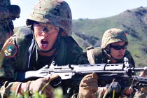 Cùng bại trận, vì sao Đức có quân đội Nhật Bản thì lại không?