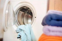 Bỏ ngay thói quen khi giặt quần áo sau đây nếu không muốn nhập viện