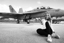 Bất ngờ vẻ đẹp nữ phi công tóc vàng quyến rũ người Mexico