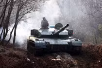 Choáng với khả năng lội bùn của xe tăng Type 96A Trung Quốc