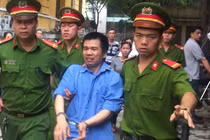 Chồng hờ thiêu sống vợ thoát án tử	