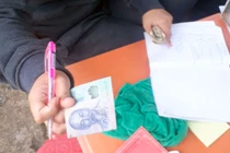 Vào cuộc điều tra vụ làm CMND “siêu nhanh” ở trụ sở công an