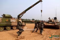 Khổ như lính xe tăng đời cũ của Trung Quốc