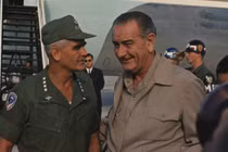 Ai đứng sau kế hoạch sử dụng vũ khí hạt nhân ở Việt Nam?