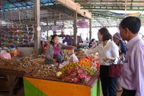 Hình ảnh bữa cơm tất niên của người Việt trên đất Lào