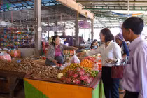 Hình ảnh bữa cơm tất niên của người Việt trên đất Lào